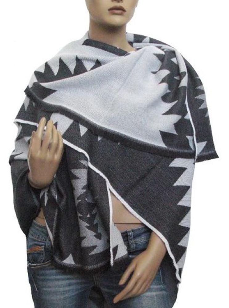 Poncho multi composizione wv 46% ,wo 27% ,pc 27% Jacquard disegno Geometrico